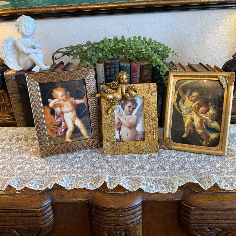 ❤️SOLD❤️3 Vintage Gold Frames with Angel Pictures - Picture 4 of 17